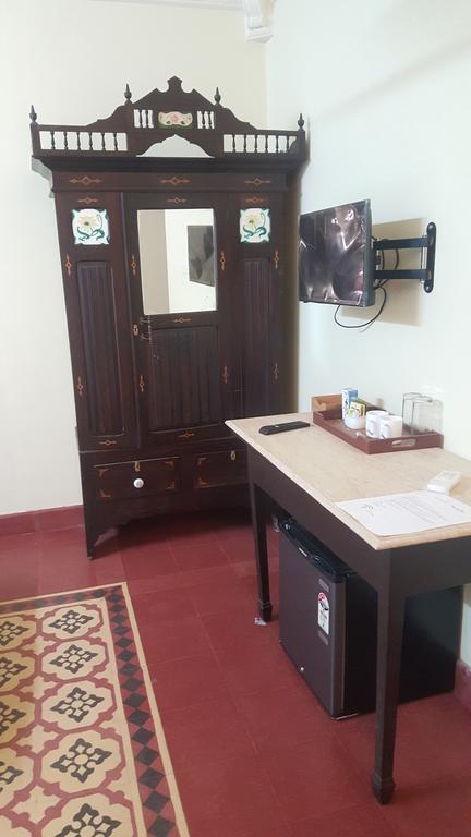 Casa Menezes - A Heritage Goan Homestay Bambolim Zimmer foto