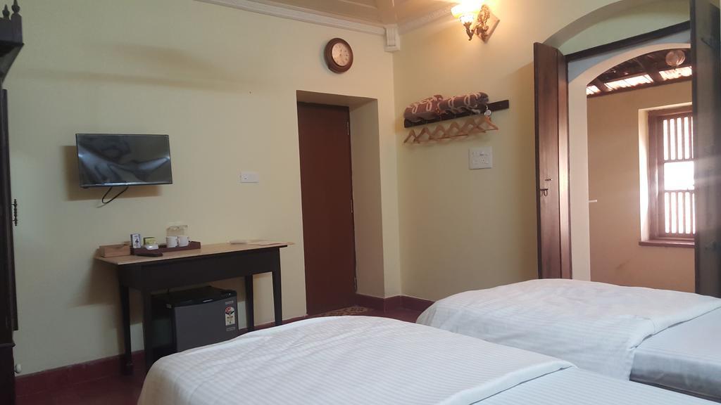 Casa Menezes - A Heritage Goan Homestay Bambolim Zimmer foto