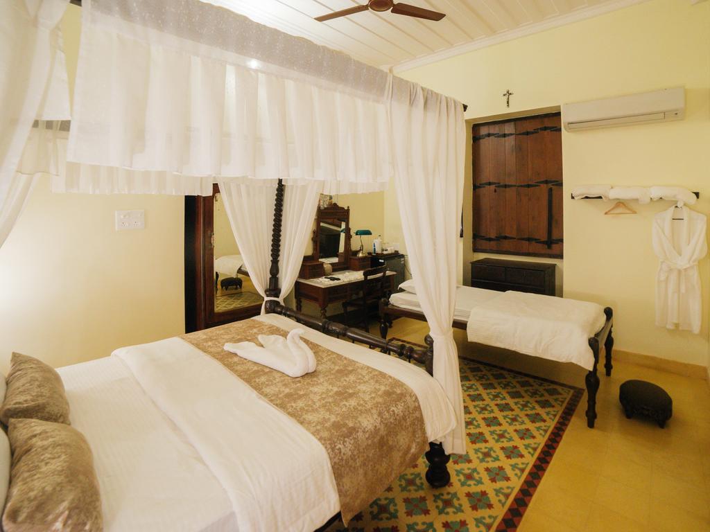 Casa Menezes - A Heritage Goan Homestay Bambolim Exterior foto