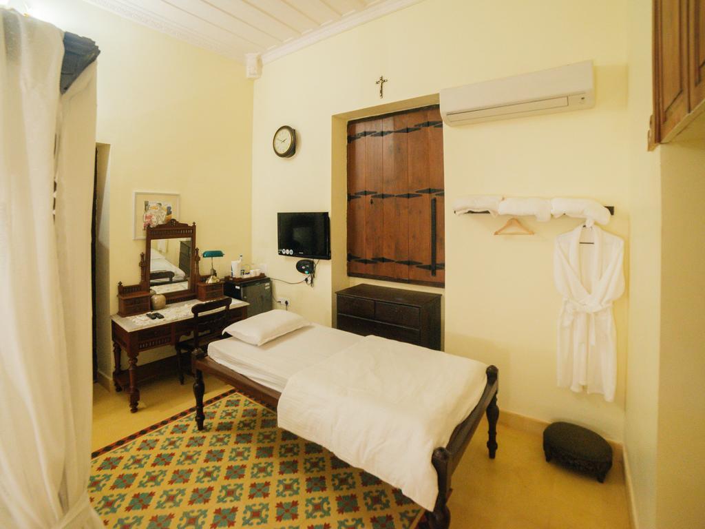 Casa Menezes - A Heritage Goan Homestay Bambolim Exterior foto