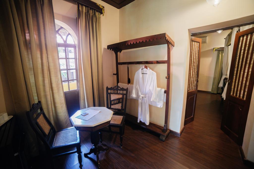 Casa Menezes - A Heritage Goan Homestay Bambolim Exterior foto