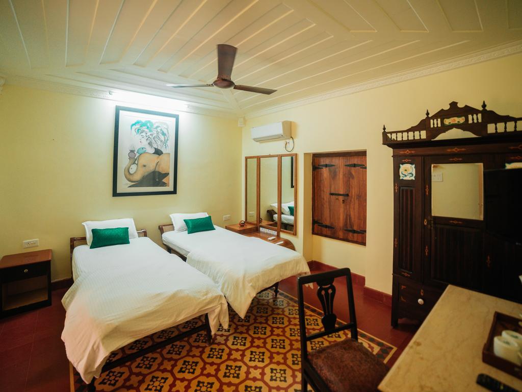 Casa Menezes - A Heritage Goan Homestay Bambolim Exterior foto
